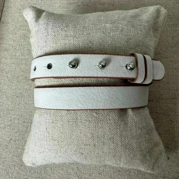 Stella & Dot Signature Engravable Leather Wrap Bracelet - Picture 6 of 7